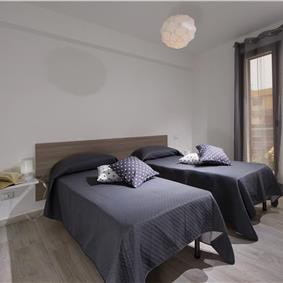 3 bedroom villa with jacuzzi, Castellammare del Golfo, sleeps 4-6